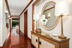 Condo (3 Bedrooms) | Property entrance