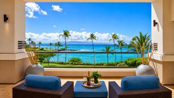 Villa, 3 habitaciones (Oceanfront, Sleeps 10 (MON-1303)) | Balcón