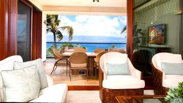 Condo (3 Bedrooms) | Living room | TV