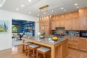 Condo (3 Bedrooms) | Private kitchen