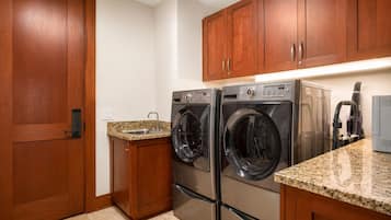 Apartamento (3 Bedrooms) | Lavandería