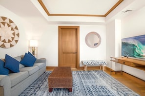 Condo (3 Bedrooms) | Library