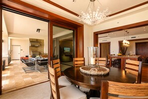 Apartment (3 Bedrooms) | Esszimmer