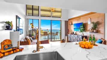Condo, 2 Bedrooms, Balcony, Oceanfront (NAP-C32t) | Private kitchen