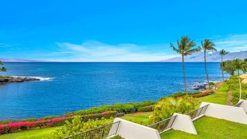 Huoneisto, 2 makuuhuonetta, parveke, valtameren rannalla (NAP-C32t) | Majoituspaikan julkisivu