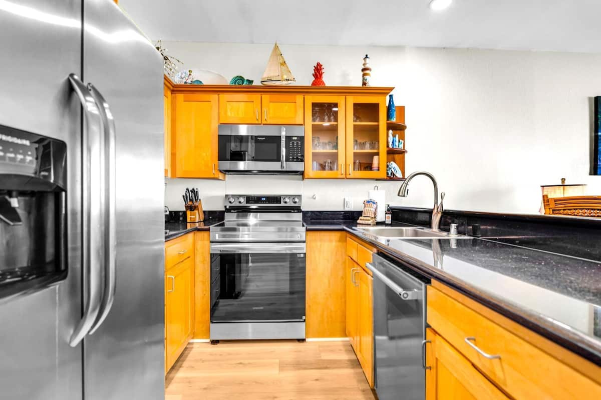 Condo (6 Bedrooms) | Front of property