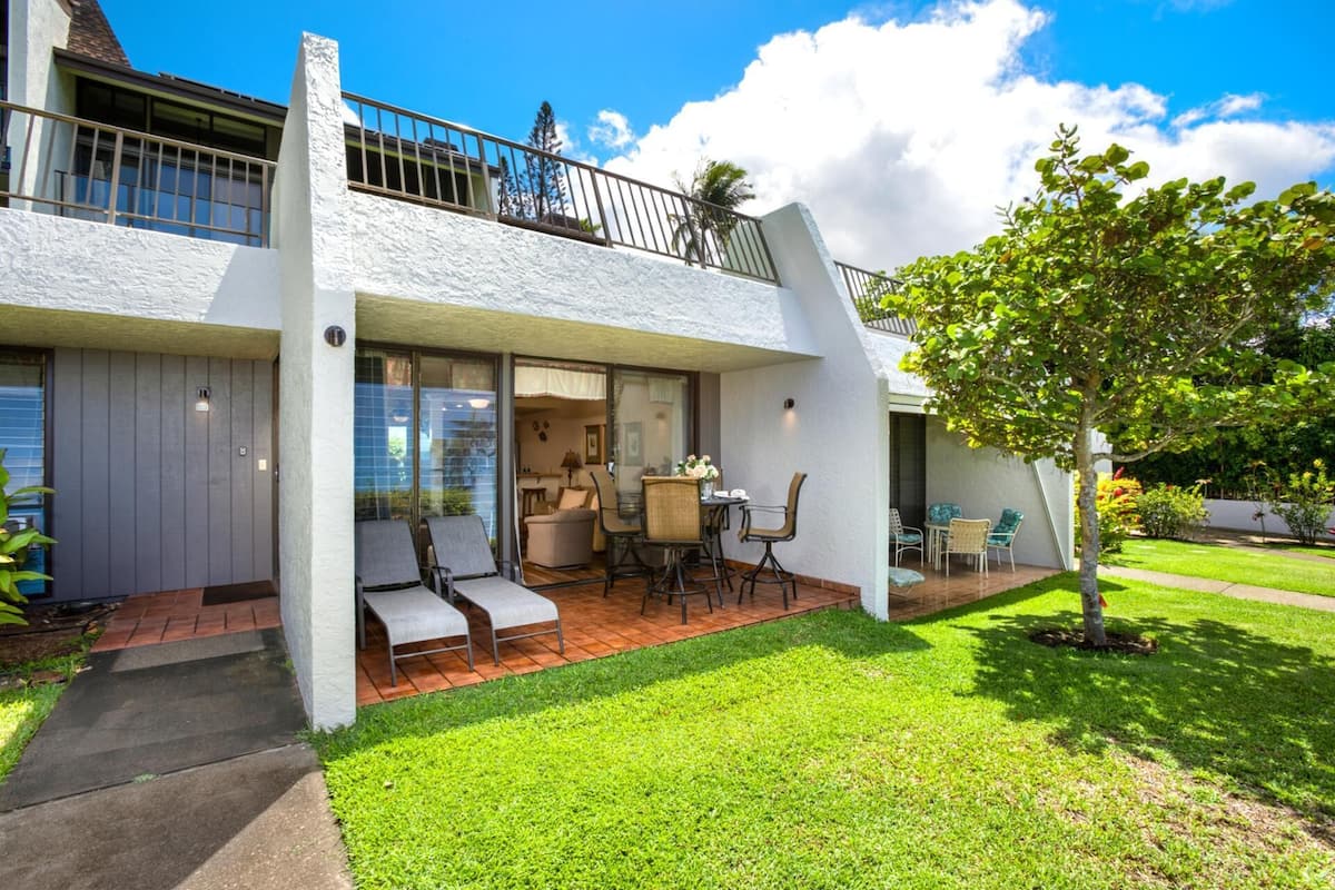 Condo (2 Bedrooms) | Front of property