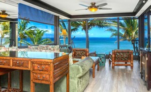 Condo (2 Bedrooms - MAH-301) | Ruang tamu | 55 inci televisyen dengan digital 