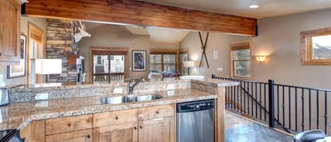 開放式客房 (3 Bedrooms) | 私人廚房 | 電冰箱、微波爐、烤箱、爐台