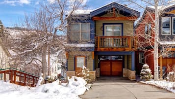 Estudio (3 Bedrooms) | Entrada de la propiedad