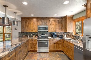 開放式客房 (5 Bedrooms) | 私人廚房 | 電冰箱、微波爐、烤箱、爐台