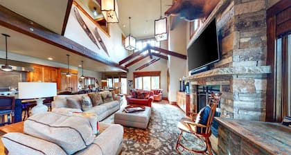 Rossi Hill 4 Bedrooms PRH-685 by KBM