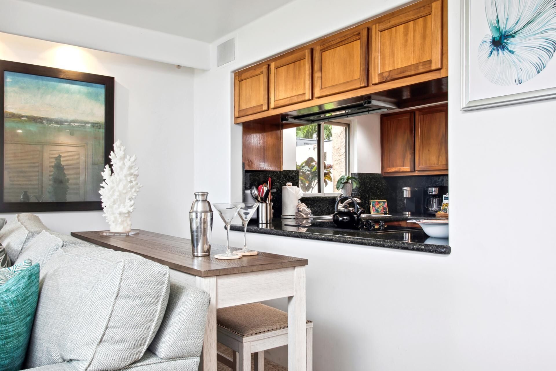 Condo (2 Bedrooms) | Cozinha privada | Geladeira, micro-ondas, fogão, cafeteira/chaleira