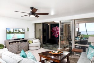 Apartment (2 Bedrooms) | Wohnzimmer | Fernseher