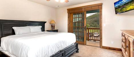 Studio (4 Bedrooms) | 4 slaapkamers, een laptopwerkplek, een strijkplank/strijkijzer