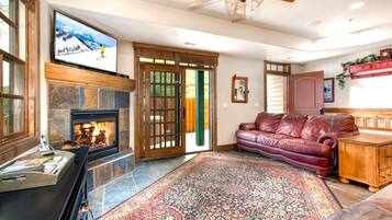 Studio (4 Bedrooms) | Living room | 32-inch LCD TV with satellite channels, TV