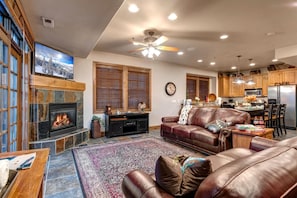 Townhome, 4 Bedrooms (Hot Tub, Ground Floor, (PPS-1416)) | Living room