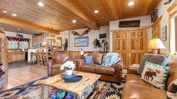 Condo (3 Bedrooms) | Living room | TV, fireplace, DVD player