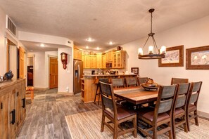 Condo (3 Bedrooms) | Dining