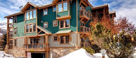 Condo (3 Bedrooms) | Parking | Free parking nearby, onsite parking