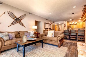 Condo (3 Bedrooms) | Living room | TV, fireplace, DVD player