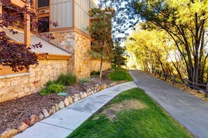 Exterior - Town Pointe 3 BedroomsTPC-102C by KBM (Park City)