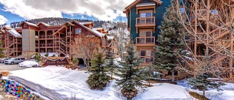 Condo (3 Bedrooms) | Ngoại thất