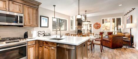 Studio (4 Bedrooms) | Private kitchen