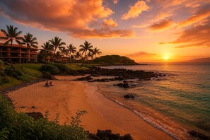 On the beach, white sand - Wailea Elua Village Resort by KBM (Kihei)