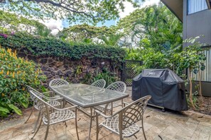 Condo (2 Bedrooms) | BBQ/picnic area