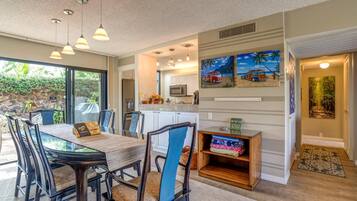 Condo (2 Bedrooms) | Dining
