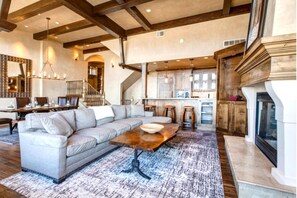 Studio (4 Bedrooms) | Living room | TV, fireplace - Vintage On The Strand 4 Bedrooms VIN-17 by KBM (Park City)