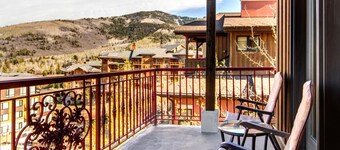 Vintage On The Strand 4 Bedrooms VIN-17 by KBM