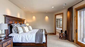 4 bedrooms, down duvets, laptop workspace, iron/ironing board