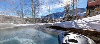 Vintage On The Strand 4 Bedrooms VIN-17 by KBM