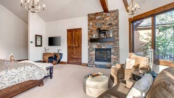 Studio (5 Bedrooms) | 5 kamar tidur, ruang kerja ramah laptop, dan setrika/meja setrika