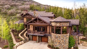 Studio (5 Bedrooms) | Property entrance