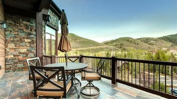 Studio (5 Bedrooms) | Terrace/patio