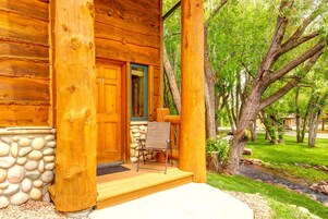 Condo (2 Bedrooms) | Property entrance