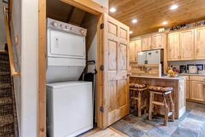 Laundry room - Timber Wolf Lodge by KBM (Park City)