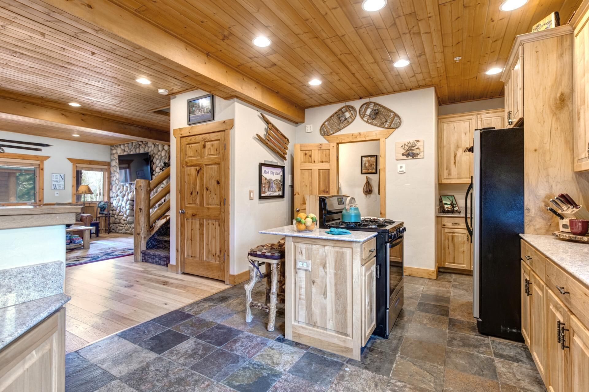 Condo (3 Bedrooms) | Private kitchen | Fridge, microwave, oven, stovetop