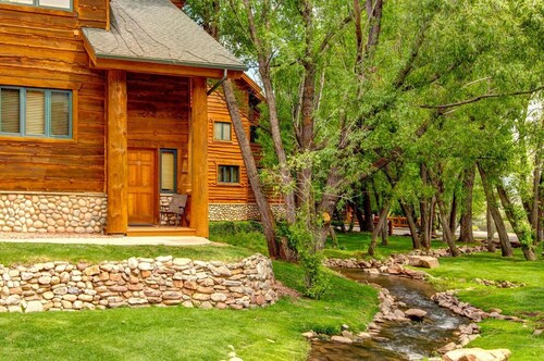 Timber Wolf Lodge by KBM