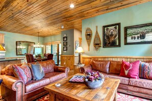 TV, fireplace - Timber Wolf Lodge 2 Bedrooms TWL-12C by KBM (Park City)