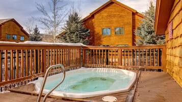 Condo (2 Bedrooms) | Pool