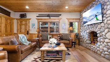 Condo (3 Bedrooms) | Living room | TV, fireplace