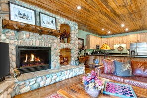 Living room - Timber Wolf Lodge 2 Bedrooms TWL-12C by KBM (Park City)