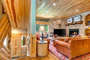 Condo (2 Bedrooms) | Property entrance