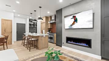 Condo, 2 Bedrooms, Ground Floor (HotTub, Ski-In/Out (LLC-103)) | Interior
