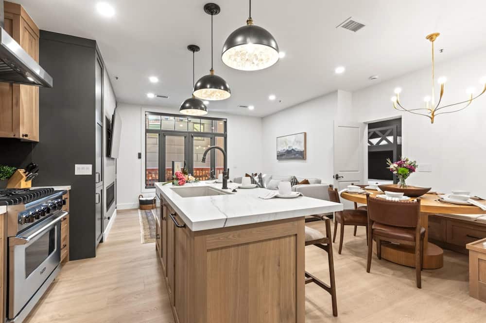 Lift Lodge 2 Bedrooms LLC103 by KBM