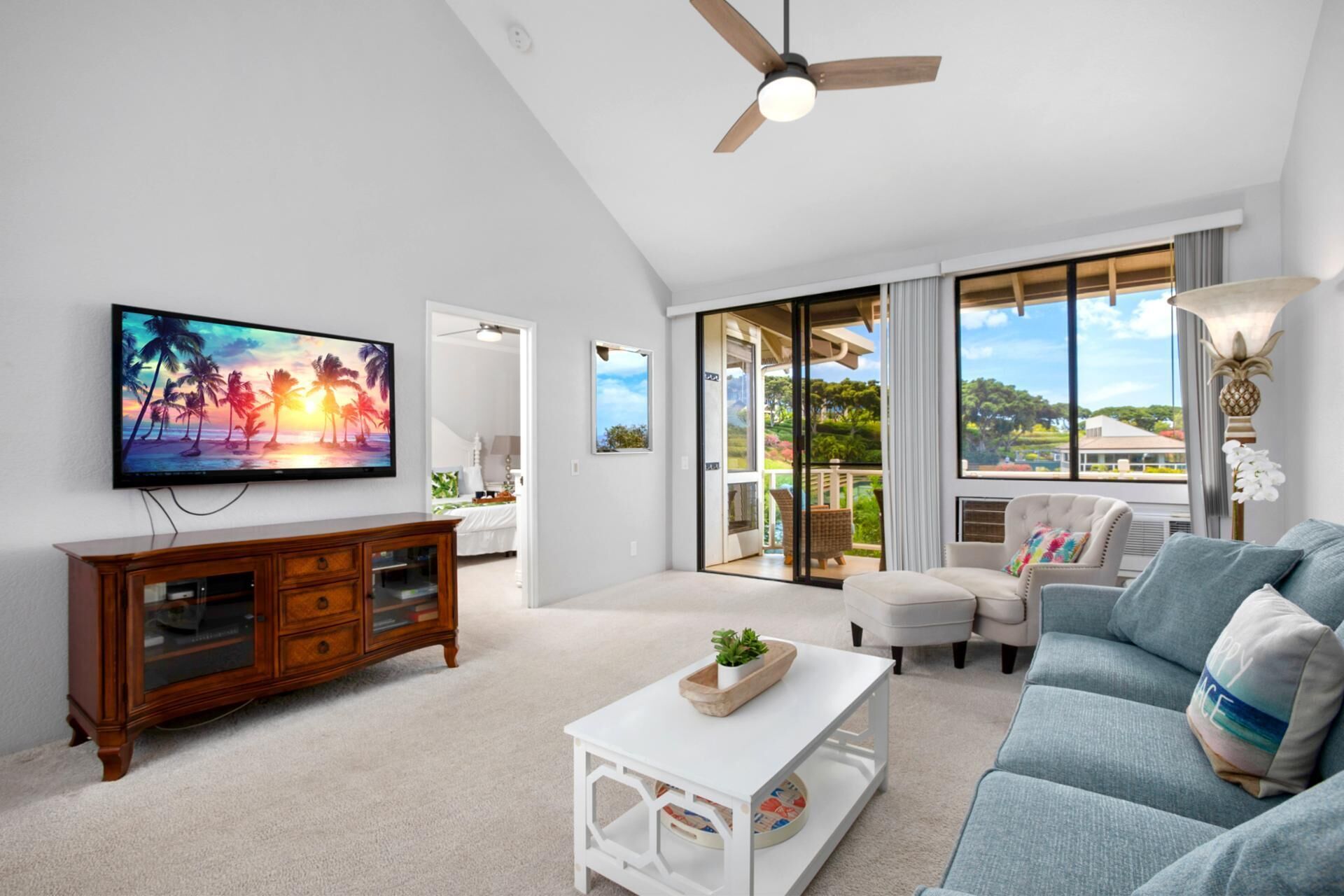 Condo (6 Bedrooms) | Living room | TV